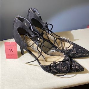 Sam and Libby black lace pumps
